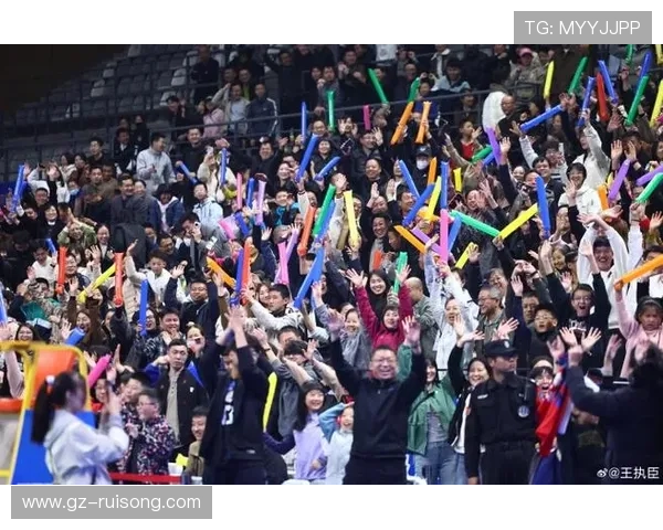 年轻球星逆转夺冠引爆全球体育盛事现场欢声雷动观众热情高涨时刻 年轻球星逆转夺冠引爆全球体育盛事现场欢声雷动观众热情高涨时刻